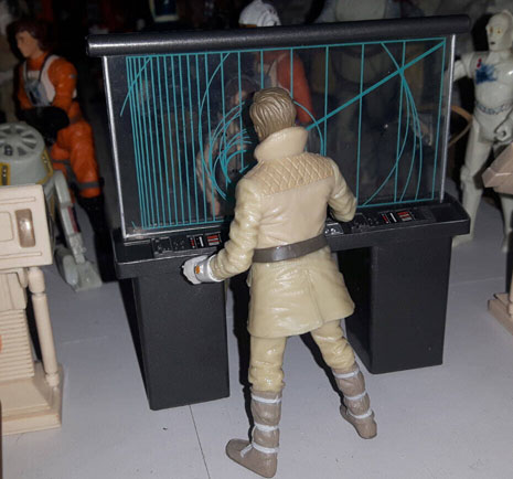 General Rieekan Figure Hoth Evacuation with Tactical Screen rear