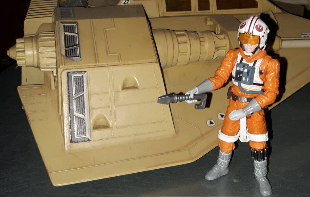 Luke Skywalker Legacy Collection with Kenner Snowspeeder