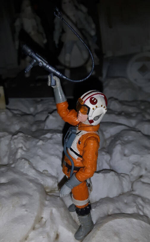 Luke Skywalker Figure Legacy Collection with grappling hook launcher