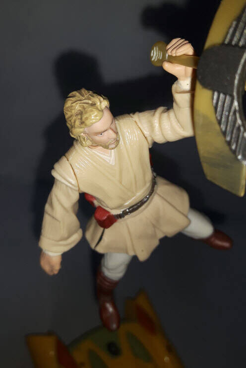 Obi-Wan Kenobi (Coruscant Chase) above Anakin's speeder