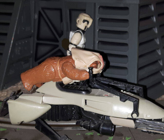 Paploo stealing Speeder Bike outside Endor Shield Generator from Endor Attack Playset