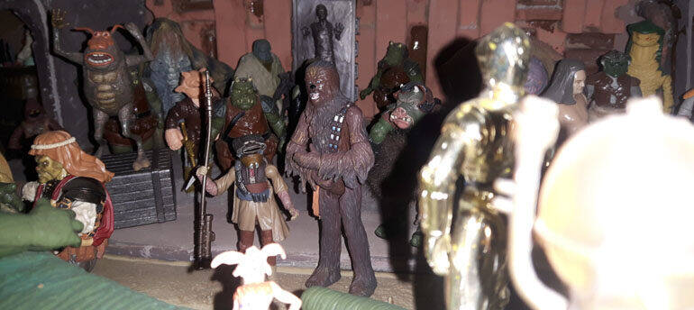 Princess Leia (Boussh Disguise) figure Saga Collection with Chewbacca prisoner