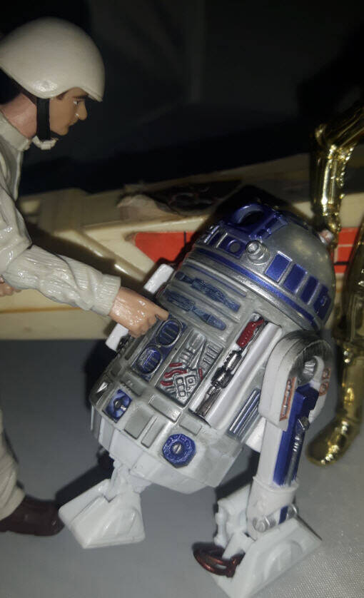 R2-D2 Figure Battle of Yavin side