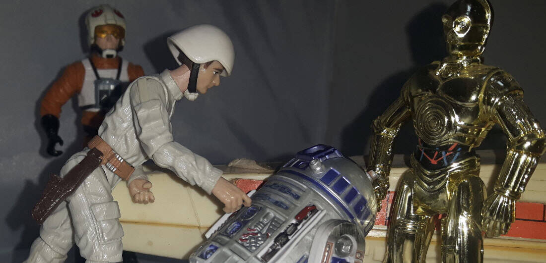 R2-D2 Figure Battle of Yavin Legacy Collection