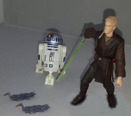 R2-D2 with Anakin and Kouhuns