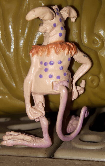 Salacious Crumb Figure with Amanaman Power of the Jedi rear