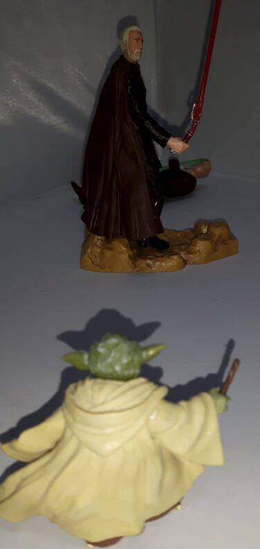 Yoda Figure Jedi Master entrance Saga Series front